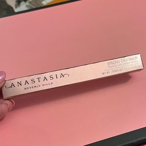 Anastasia Beverly Hills
Brow Definer medium brown color